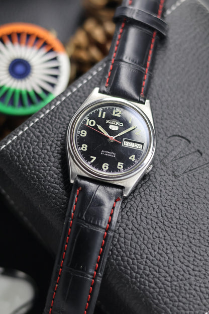 (Super Rare) 1982 Seiko 5 Black Field Dial - Automatic Vintage Watch (Pre Owned) - SE641
