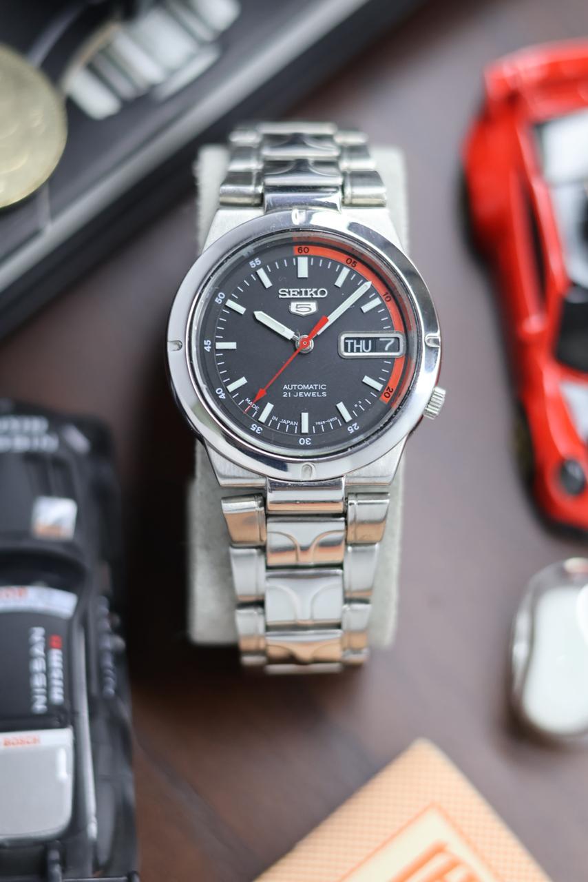 (Super Rare) Seiko 5 Black Racing Dial with Glass Back - Automatic Vintage Watch (Pre Owned) - SE530
