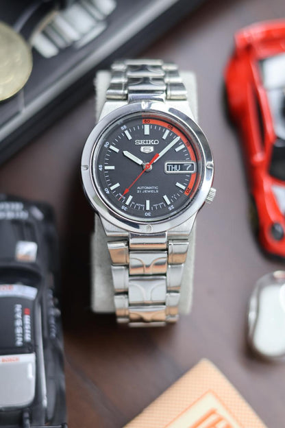 (Super Rare) Seiko 5 Black Racing Dial with Glass Back - Automatic Vintage Watch (Pre Owned) - SE530