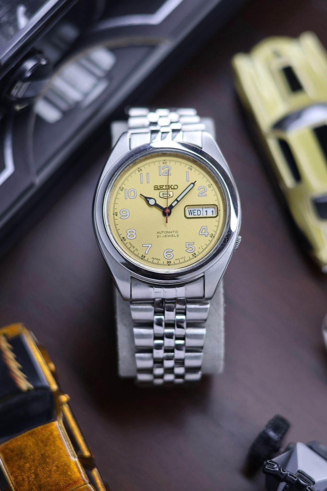 (Super Rare) Seiko 5 Yellow Field Dial with Glass Back - Automatic Vintage Watch (Pre Owned) - SE476
