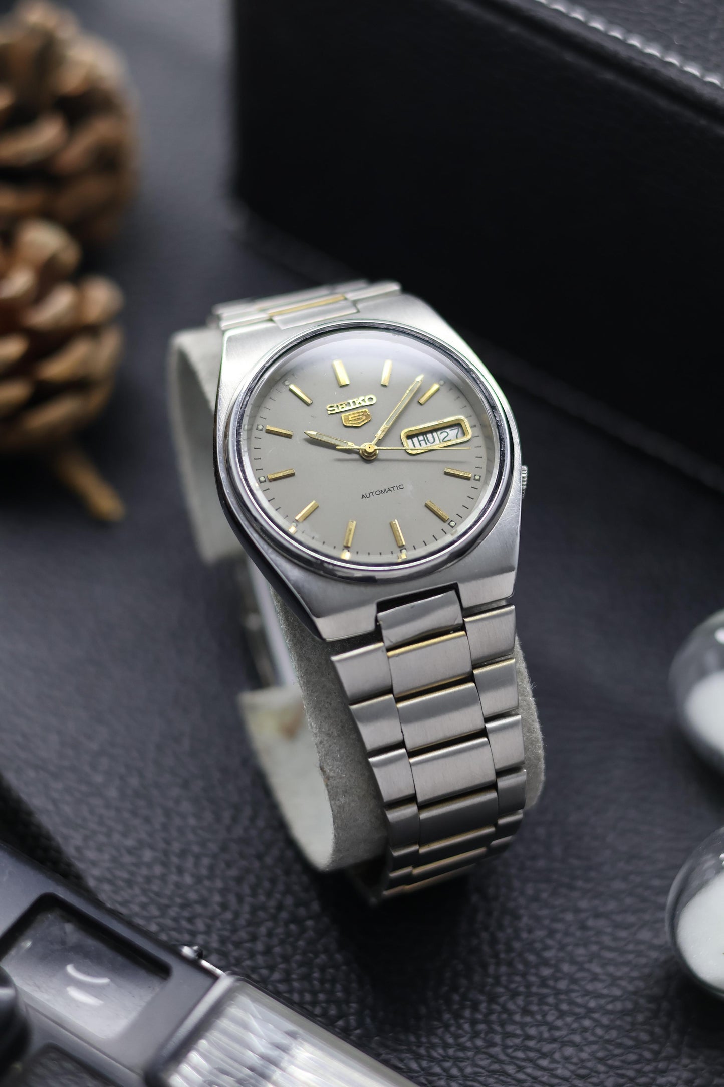(Super Rare) 1981 Seiko 5 Grey Dial - Automatic Vintage Watch (Pre Owned) - SE651