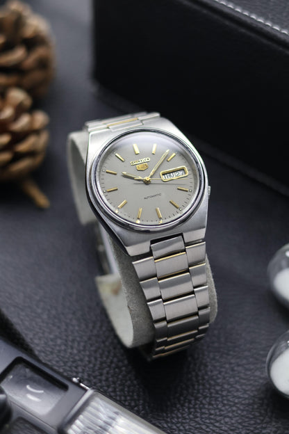 (Super Rare) 1981 Seiko 5 Grey Dial - Automatic Vintage Watch (Pre Owned) - SE651