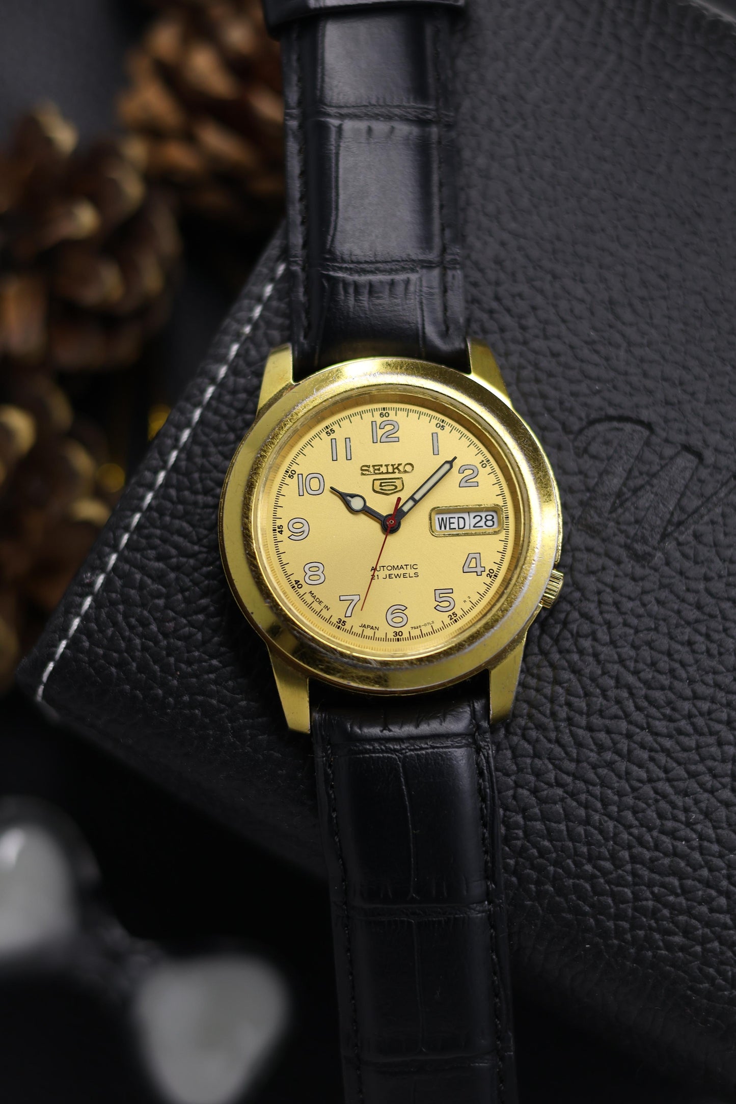 (Super Rare) Seiko 5 Yellow Field Dial with Glass Back - Automatic Vintage Watch (Pre Owned) - SE640