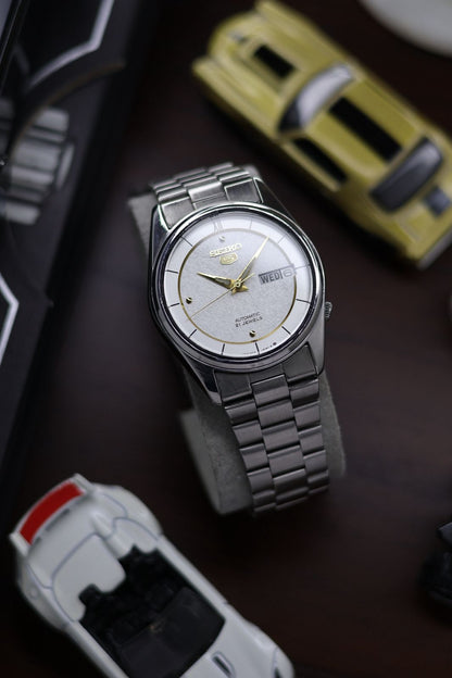 (Super Rare) 1976 Seiko 5 White Snowflake Dial - Automatic Vintage Watch (Pre Owned) - SE466