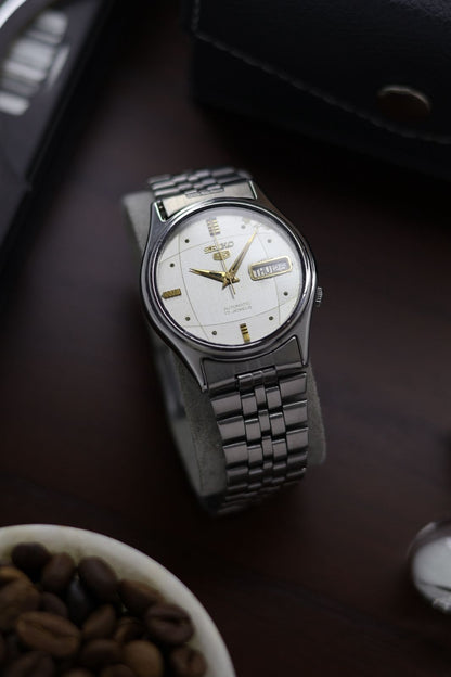 (Super Rare) 1980 Seiko 5 Silver Motif Dial - Automatic Vintage Watch (Pre Owned) - SE317