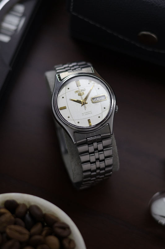(Super Rare) 1980 Seiko 5 Silver Motif Dial - Automatic Vintage Watch (Pre Owned) - SE317