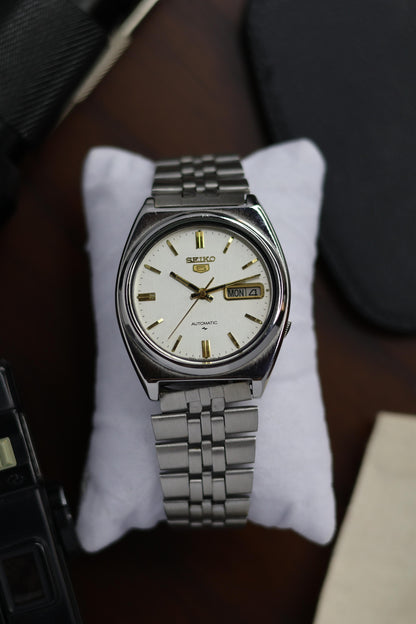 1981 Seiko 5 Silver Dial - Automatic Vintage Watch (Pre Owned)