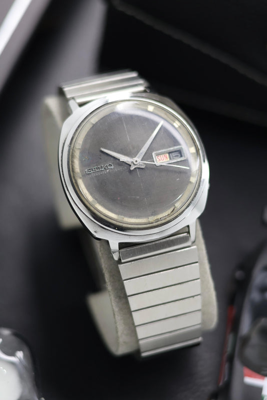 (Extremely Rare) 1966 Seiko 5 Sportsmatic Weekdater Patina Charcoal Dial - Automatic Vintage Watch (Pre Owned) - SE556