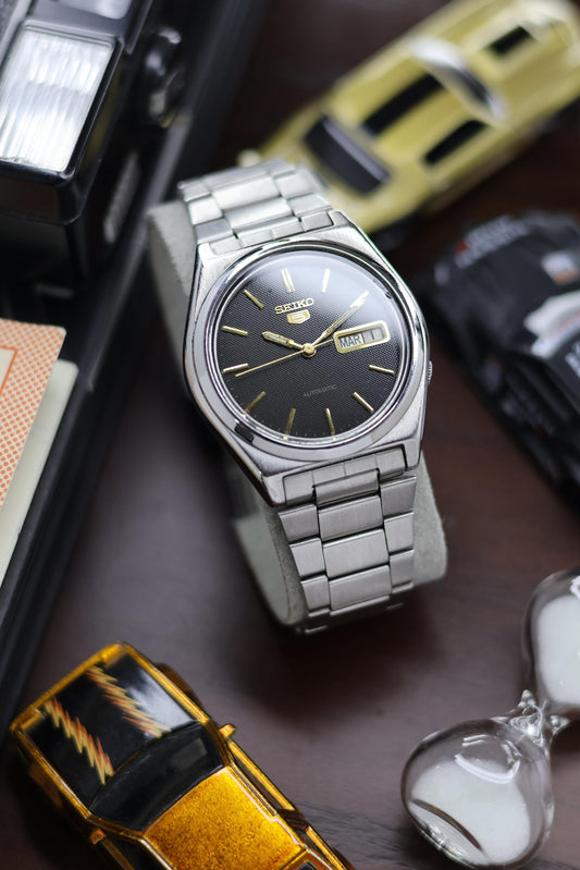 1981 Seiko 5 Black Guilloche Dial - Automatic Vintage Watch (Pre Owned) - SE503