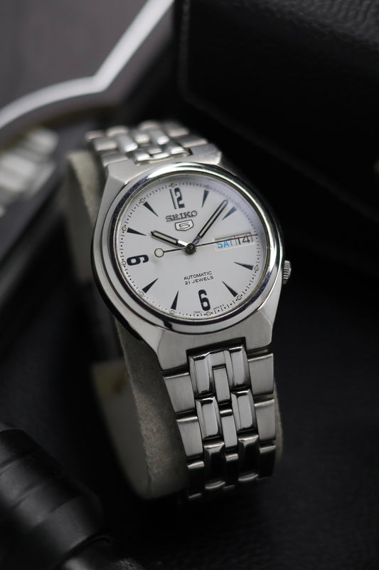 (Super Rare) Seiko 5 White Dial with Glass Back - Automatic Vintage Watch (Pre Owned) - SE644