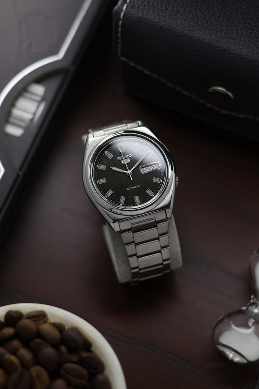 1989 Seiko 5 Black Dial - Automatic Vintage Watch (Pre Owned) - A373