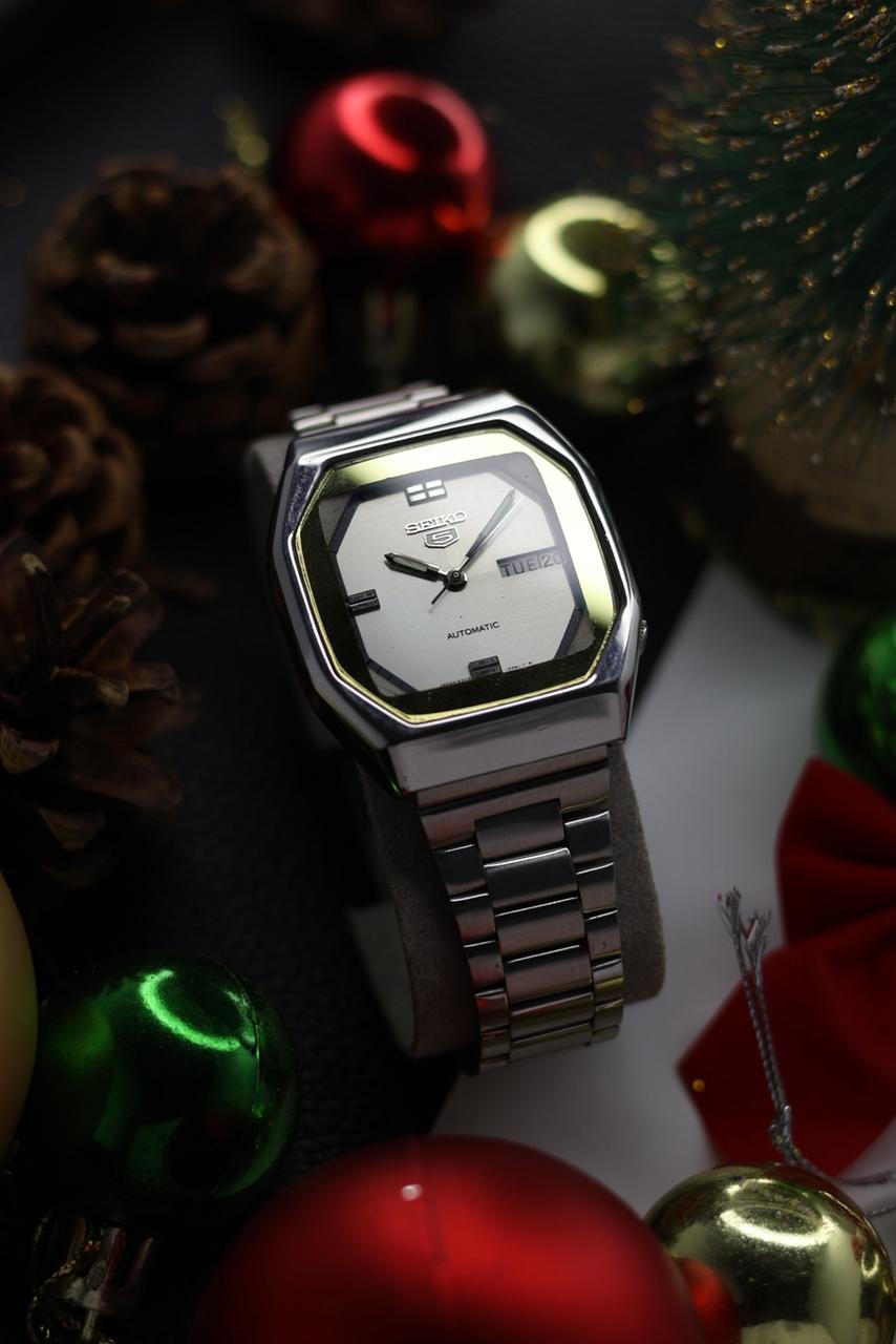 (Super Rare) 1981 Seiko 5 TV Dial - Automatic Vintage Watch (Pre Owned) - SE509