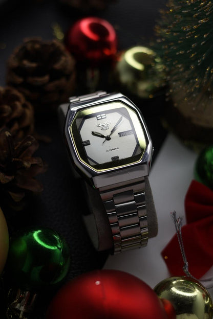 (Super Rare) 1981 Seiko 5 TV Dial - Automatic Vintage Watch (Pre Owned) - SE509