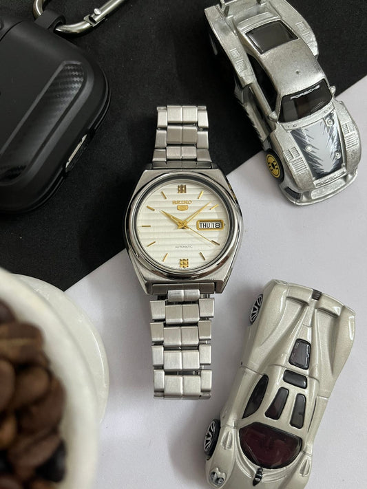 Seiko 5 White Lined Dial with Glass Back (Pre Owned)