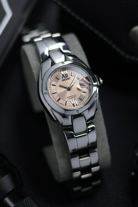 (JDM - Extremely Rare) Seiko Ladies 28mm Perpetual Calendar Pink Sunray Dial - Quartz Vintage Watch (Pre Owned) - SE423
