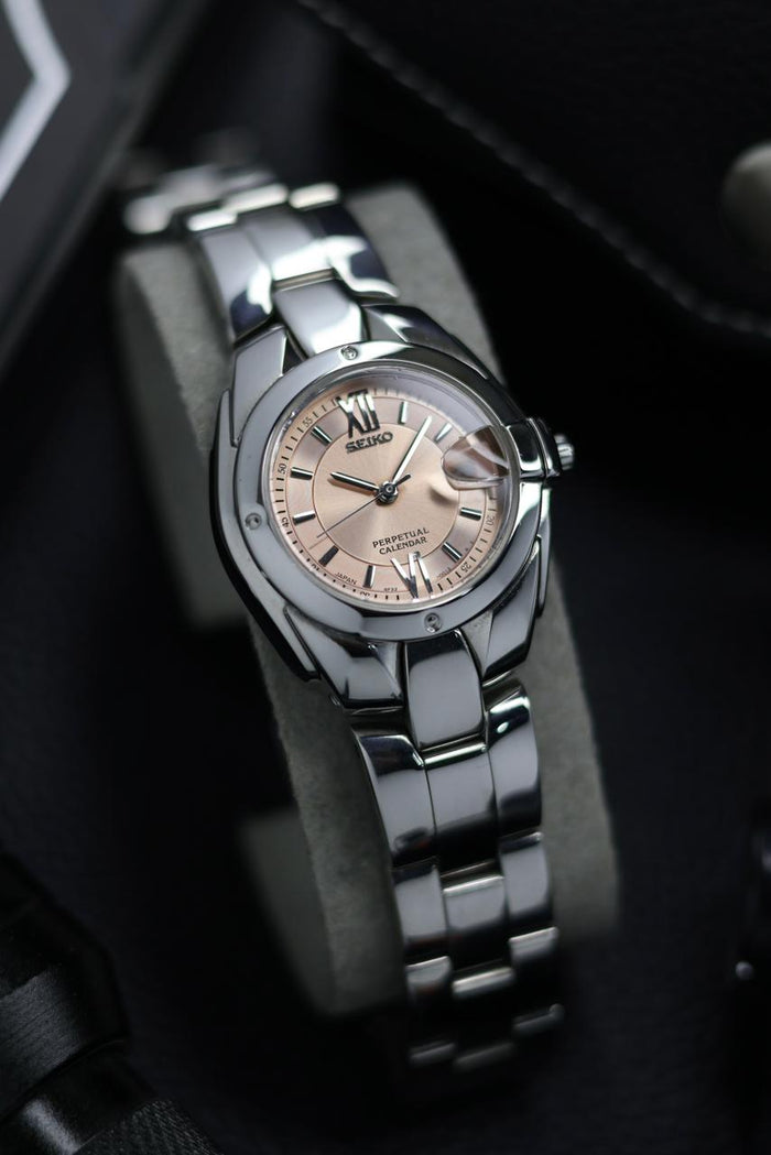 (JDM - Extremely Rare) Seiko Ladies 28mm Perpetual Calendar Pink Sunray Dial - Quartz Vintage Watch (Pre Owned) - SE423