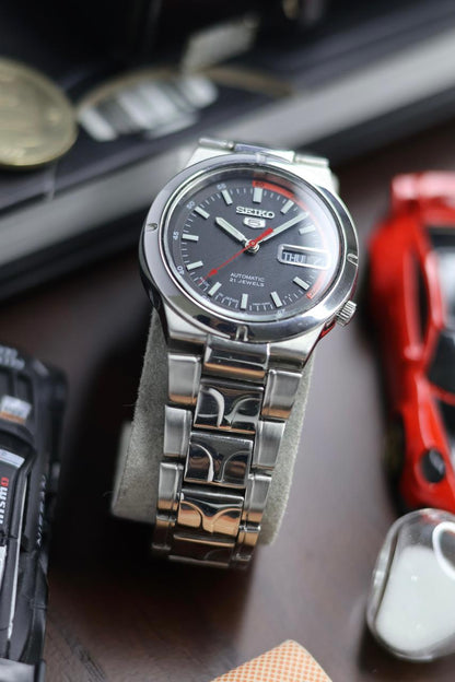 (Super Rare) Seiko 5 Black Racing Dial with Glass Back - Automatic Vintage Watch (Pre Owned) - SE530