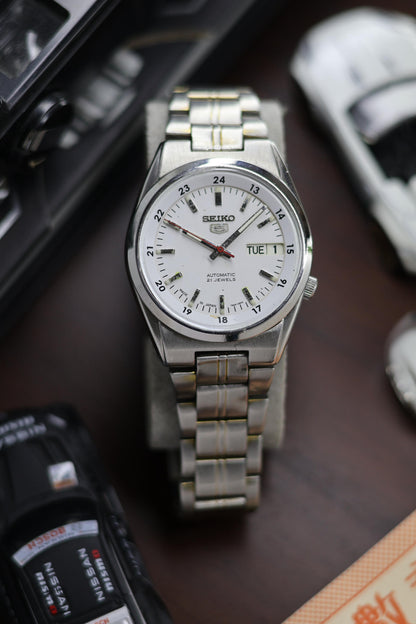 Seiko 5 SNK559 Railway Time White Dial with Glass Back - Automatic Vintage Watch (Pre Owned) - SE517