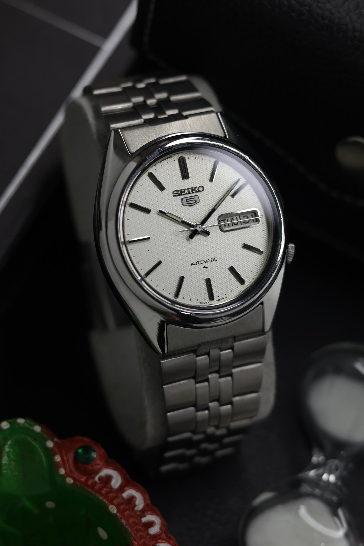 (Super Rare) 1982 Seiko 5 White Guilloche Dial - Automatic Vintage Watch (Pre Owned)  - SE875