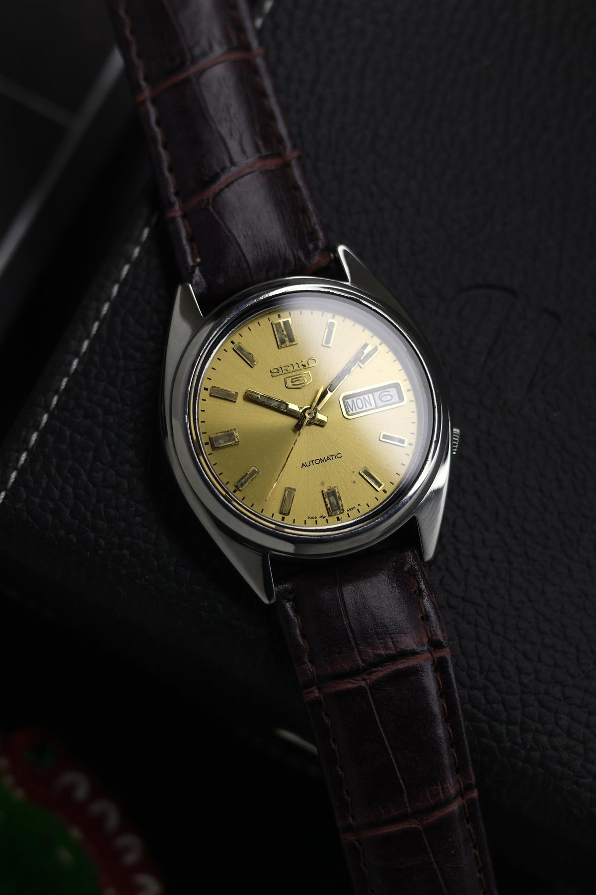 (Super Rare) 1983 Seiko 5 Gold Sunray Dial - Automatic Vintage Watch (Pre Owned) - SE888