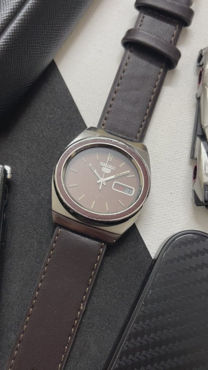 (Super Rare) Seiko 5 Maroon Oval Dial from 1980s (Pre Owned)