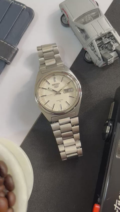 1983 Seiko 5 Textured White Dial (Pre Owned)