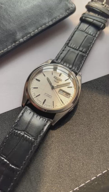 (Super Rare) 1979 Seiko 5 White Graph Dial (Pre Owned)