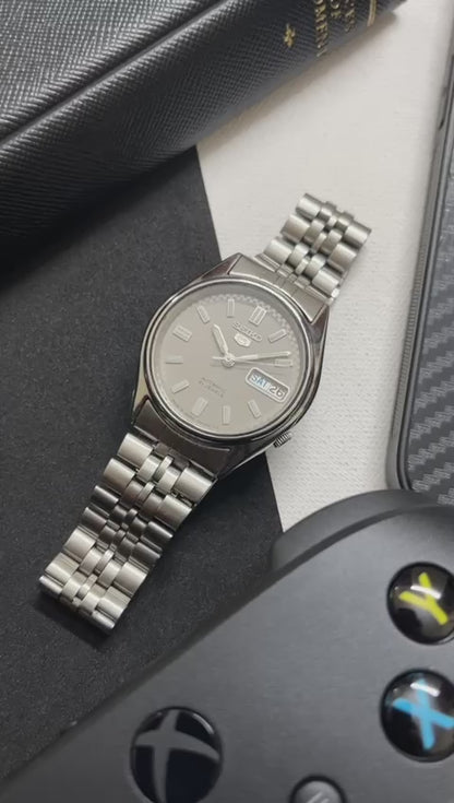 Seiko 5 Grey Racing Dial (Pre-owned)