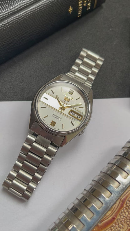 Seiko 5 - Silver Patterned Dial (Pre Owned)