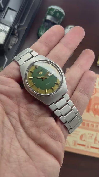 (Super Rare) 1981 Seiko 5 Green Dial - Automatic Vintage Watch (Pre Owned) - SE451