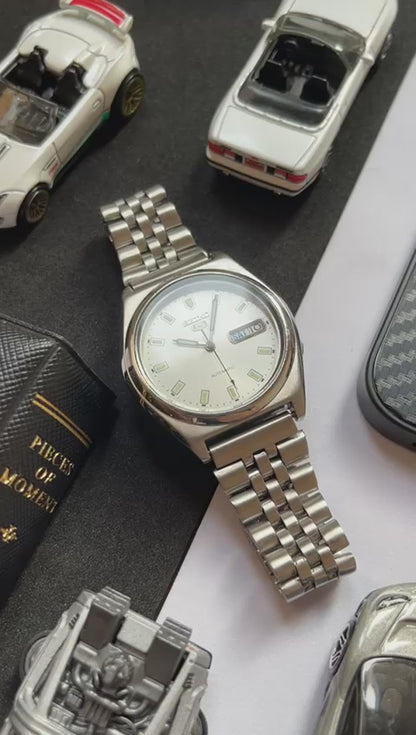 Seiko 5 White Dial with Jubilee Strap (Pre-owned)