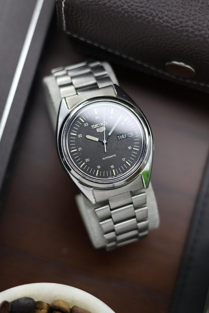 (Super Rare) 1985 Seiko 5 Black Textured Dial - Automatic Vintage Watch (Pre Owned) - A68