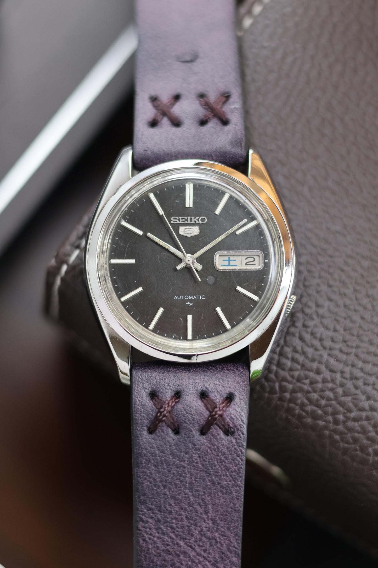 Seiko 5 Black Dial with Kanji Datewheel - Automatic Watch (Pre Owned) - A122