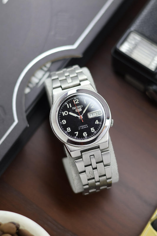 Seiko 5 Black Field Dial With Glass Back - Automatic Vintage Watch (Pre Owned) - A177