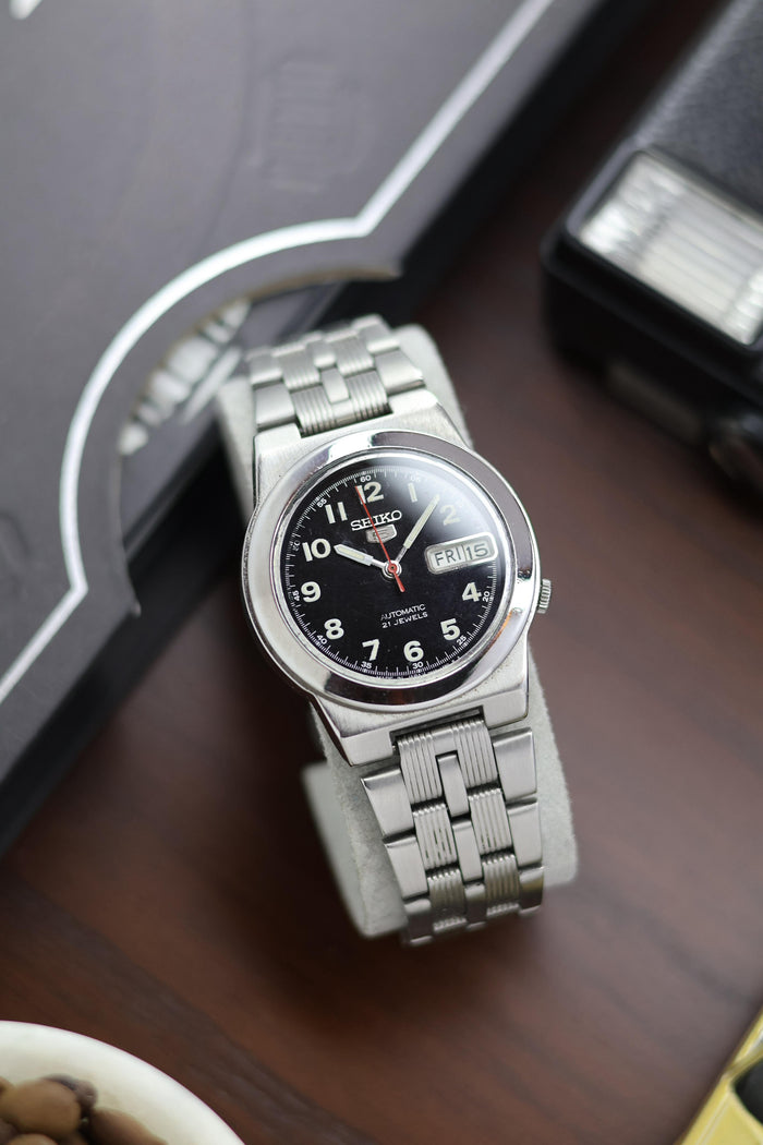 Seiko 5 Black Field Dial With Glass Back - Automatic Vintage Watch (Pre Owned) - A177