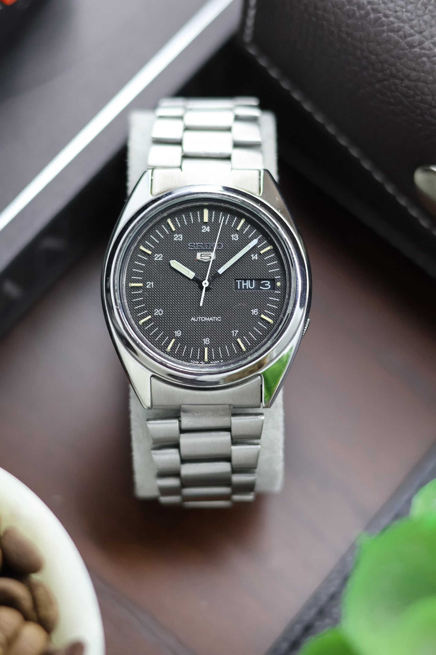 (Super Rare) 1985 Seiko 5 Black Textured Dial - Automatic Vintage Watch (Pre Owned) - A68