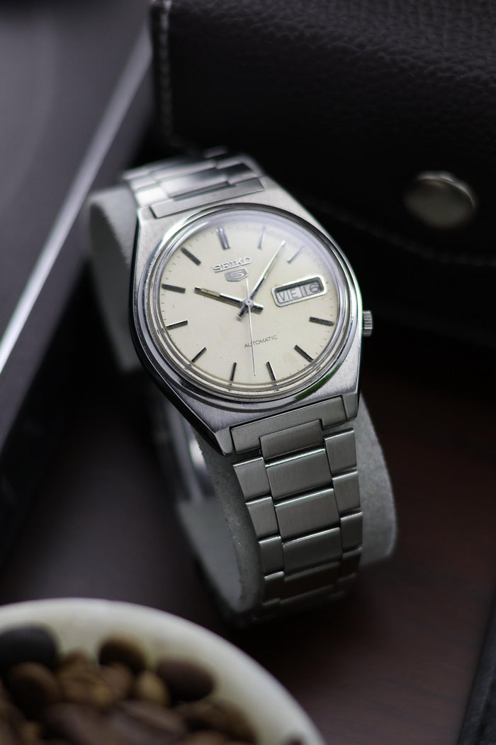 1980 Seiko 5 White Dial - Automatic Vintage Watch (Pre Owned) - A93