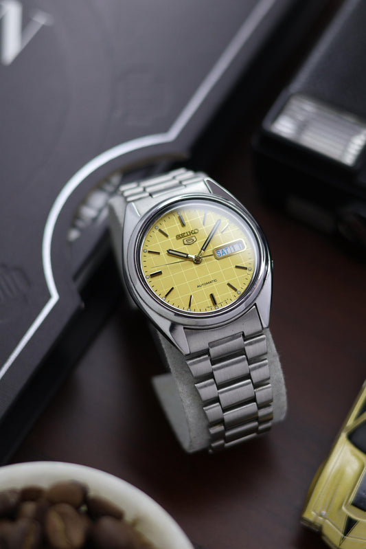 (Super Rare) Seiko 5 Champagne Graph Dial With Glass Back - Automatic Vintage Watch (Pre Owned) - A176