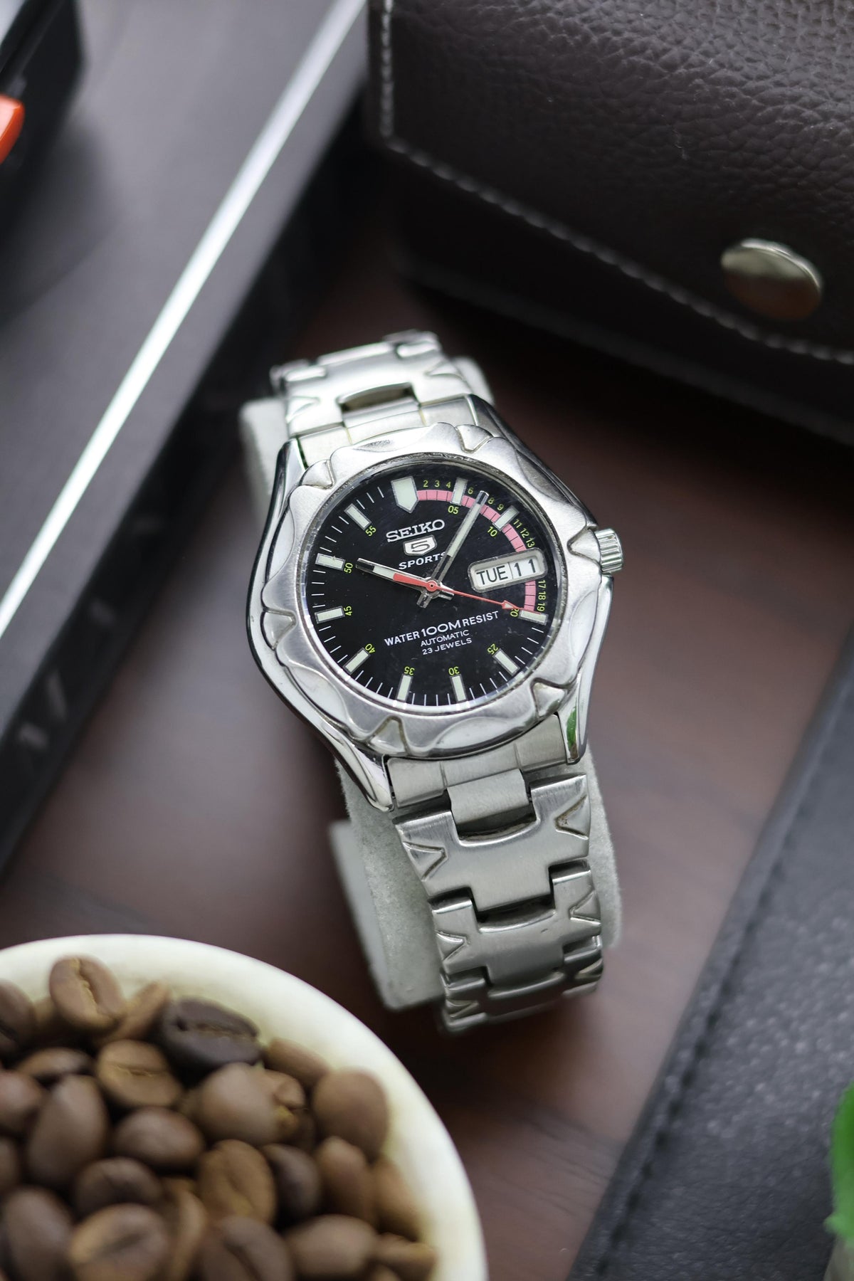 Seiko 5 Sport Diver 100M 23 Jewels Black Dial With Glass Back - Automatic Vintage Watch (Pre Owned) - A192