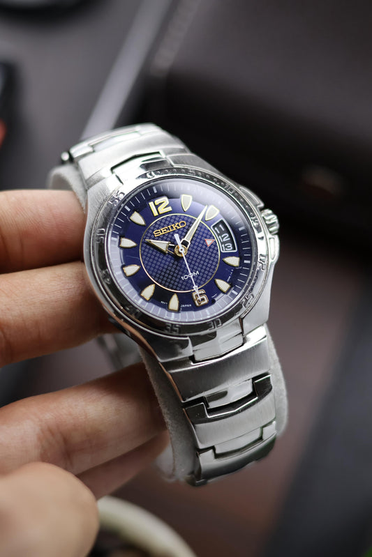 (Super Rare) Seiko 5 Quartz 100M Blue Dial With Date Wheel (Pre Owned) - A180