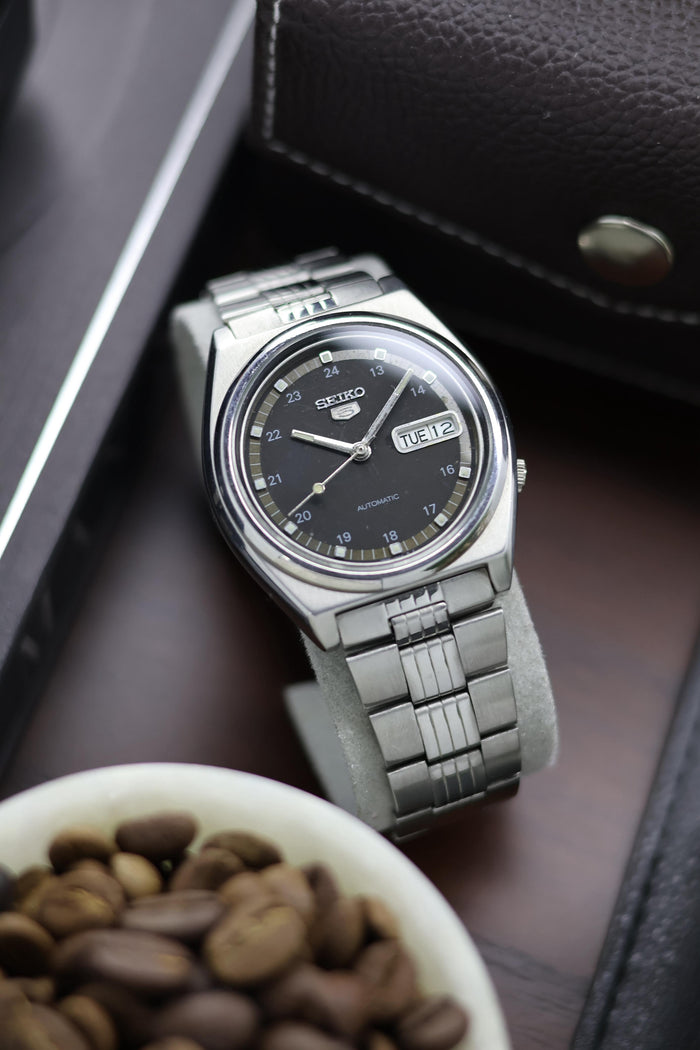 Seiko 5 Black Dial with Glass Back - Automatic Vintage Watch (Pre Owned) - A194