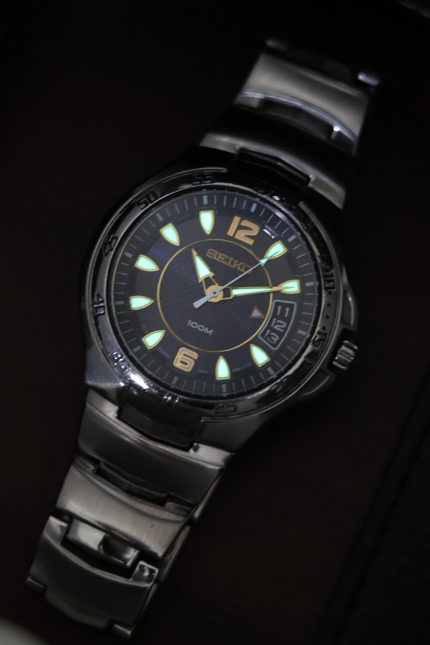 (Super Rare) Seiko 5 Quartz 100M Blue Dial With Date Wheel (Pre Owned) - A180
