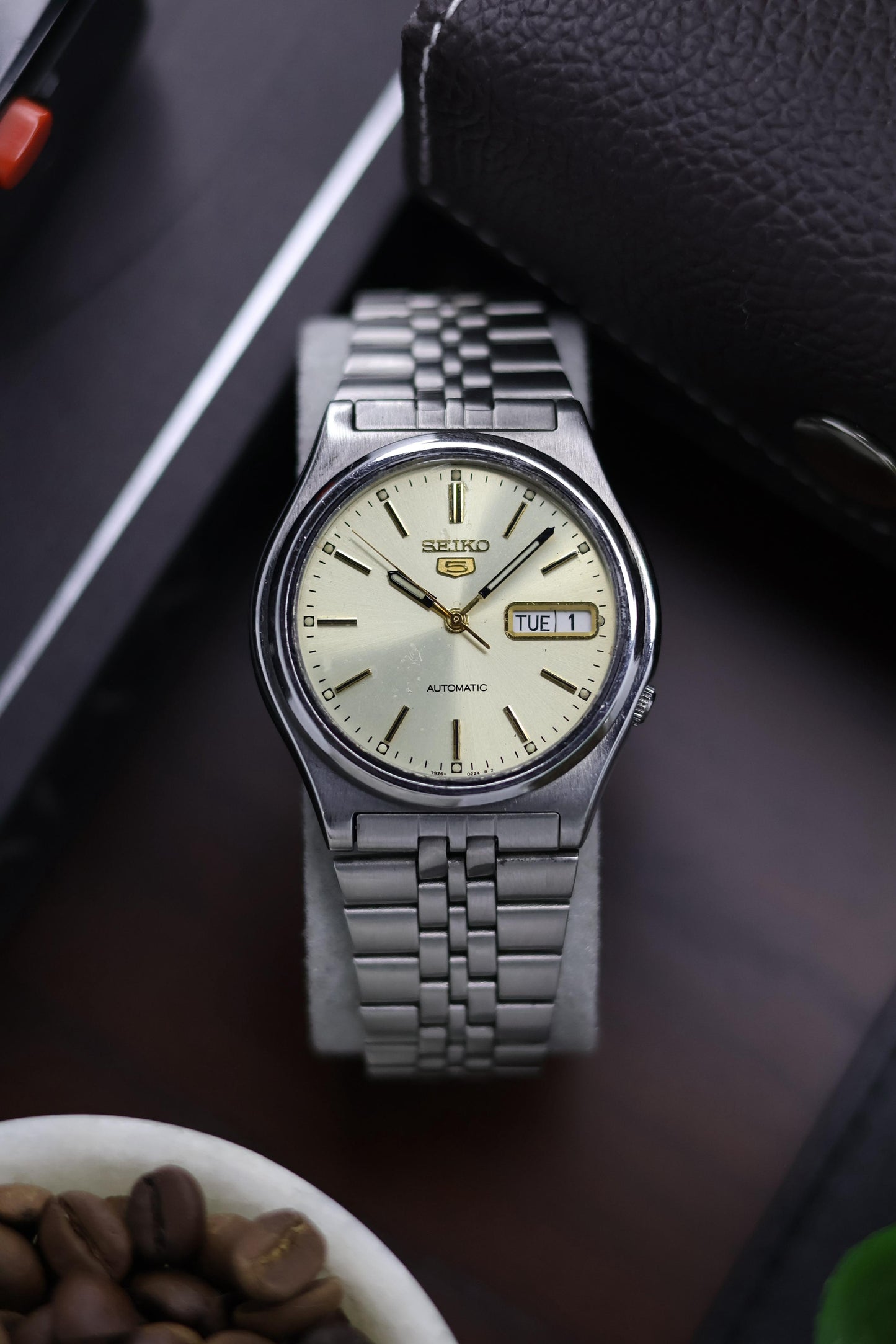 Seiko 5 Champagne Dial With Glass Back - Automatic Vintage Watch (Pre Owned) - A193