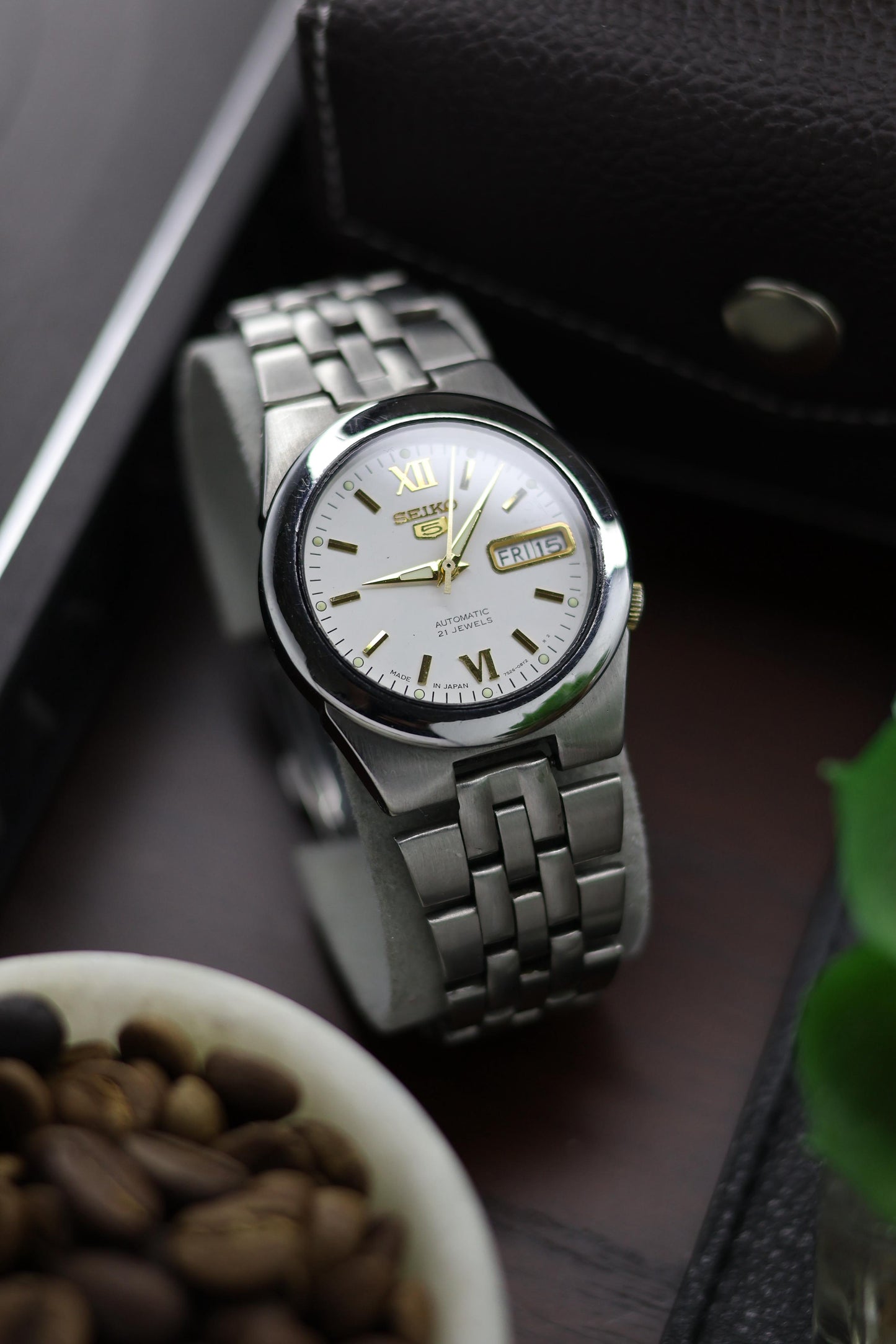 Seiko 5 White Dial with Glass Back - Automatic Vintage Watch (Pre Owned) - A55