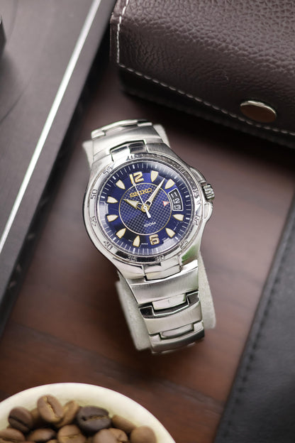 (Super Rare) Seiko 5 Quartz 100M Blue Dial With Date Wheel (Pre Owned) - A180