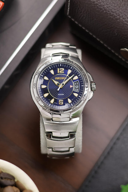 (Super Rare) Seiko 5 Quartz 100M Blue Dial With Date Wheel (Pre Owned) - A180